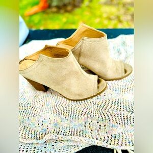 Women’s heeled boot